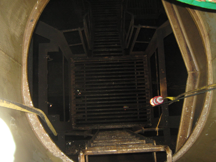 tank entry hatch 
